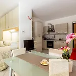 شقة Casa Sofia- Giardino E Garage Privato